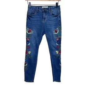 Angel Kiss Mid Rise Embroidered Skinny Jeans Size 1